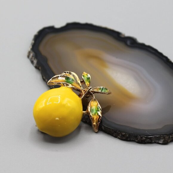 Jewelry pin brooch lemon fruit nature yellow gold tone fun fashion new - Picture 2 of 14